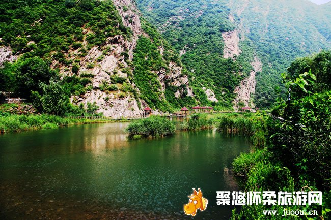 青山绿水绕半城 怀柔白河湾上洒明辉