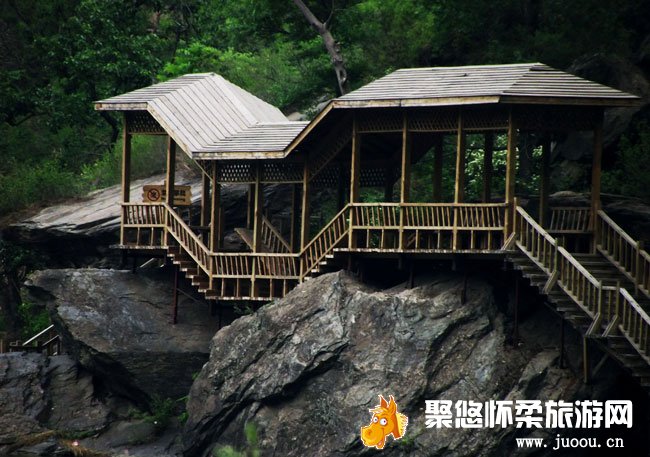 青山绿水绕半城 怀柔白河湾上洒明辉