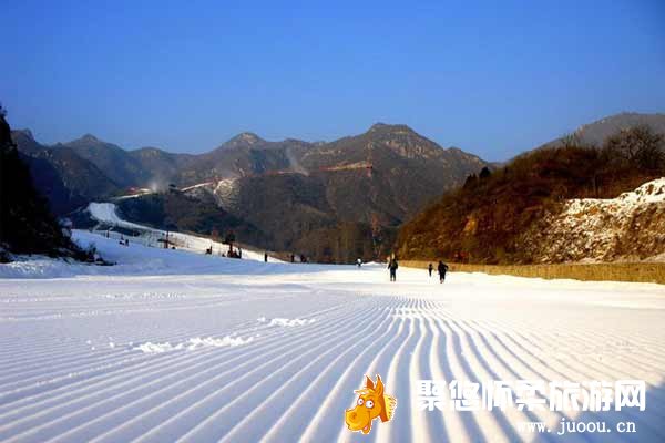 怀北国际滑雪场集滑雪、餐饮、观光、住宿于一体的四季旅游休闲运动场所