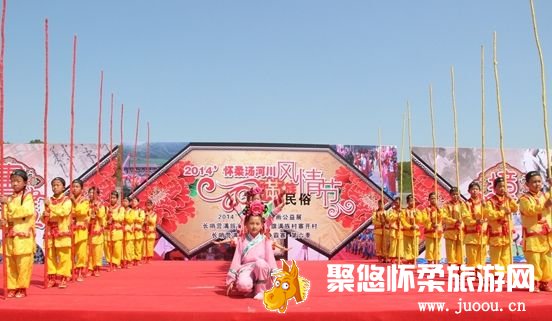 长哨营满族2014怀柔汤河川满族民俗风情节在正黄旗满族特色村寨—西沟村正式拉开帷幕