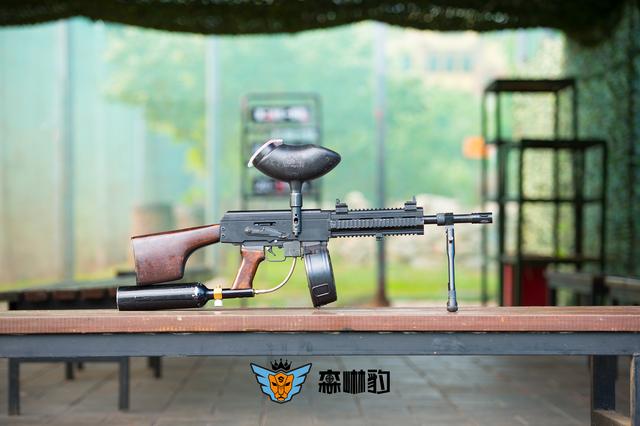 怀柔不光是吃吃喝喝,还有一个20000平米的彩弹射击场能嗨玩夏天