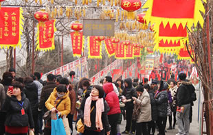 圣泉山景区在元宵节推出“爱你一世”、“ 团圆邂逅浪漫”精彩活