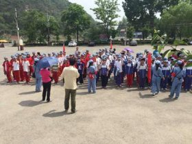 桥梓中学社会大课堂活动走进圣泉山景区